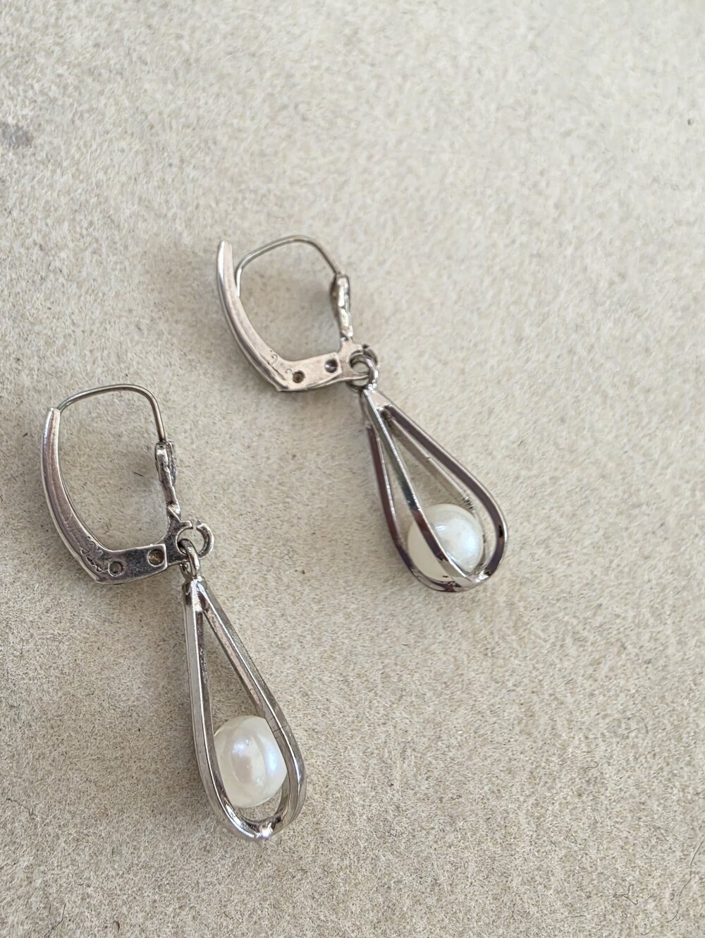 Elegant Silver Teardrop Earrings with White Pearls - 2.16g